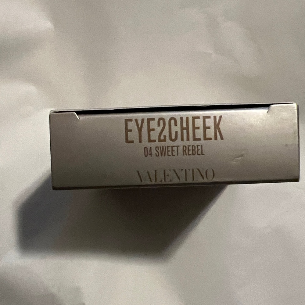 Valentino Eye2Cheek The Gold in #4 - Picture 6 of 7